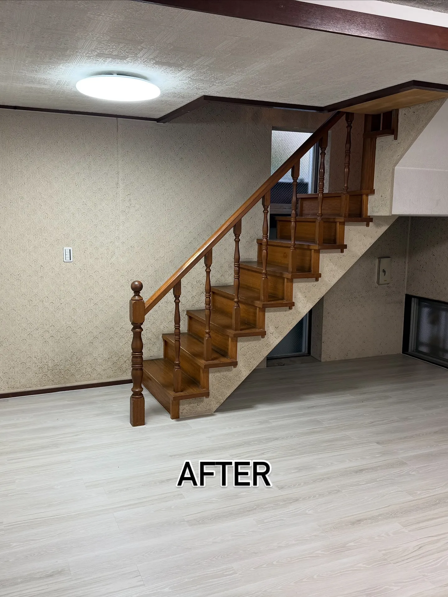 玄関周り　クロス貼り替え　フロアタイル工事