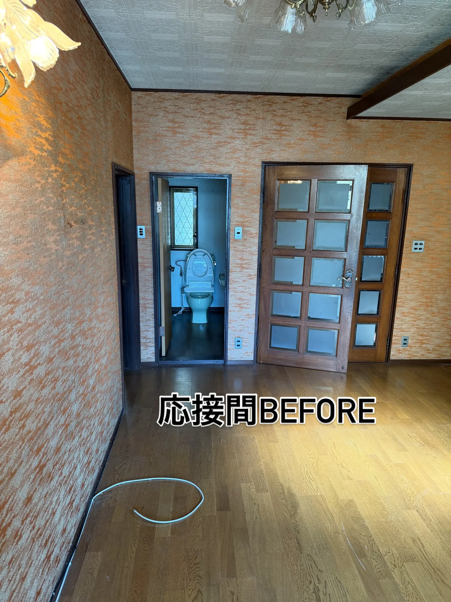 玄関周り　クロス貼り替え　フロアタイル工事