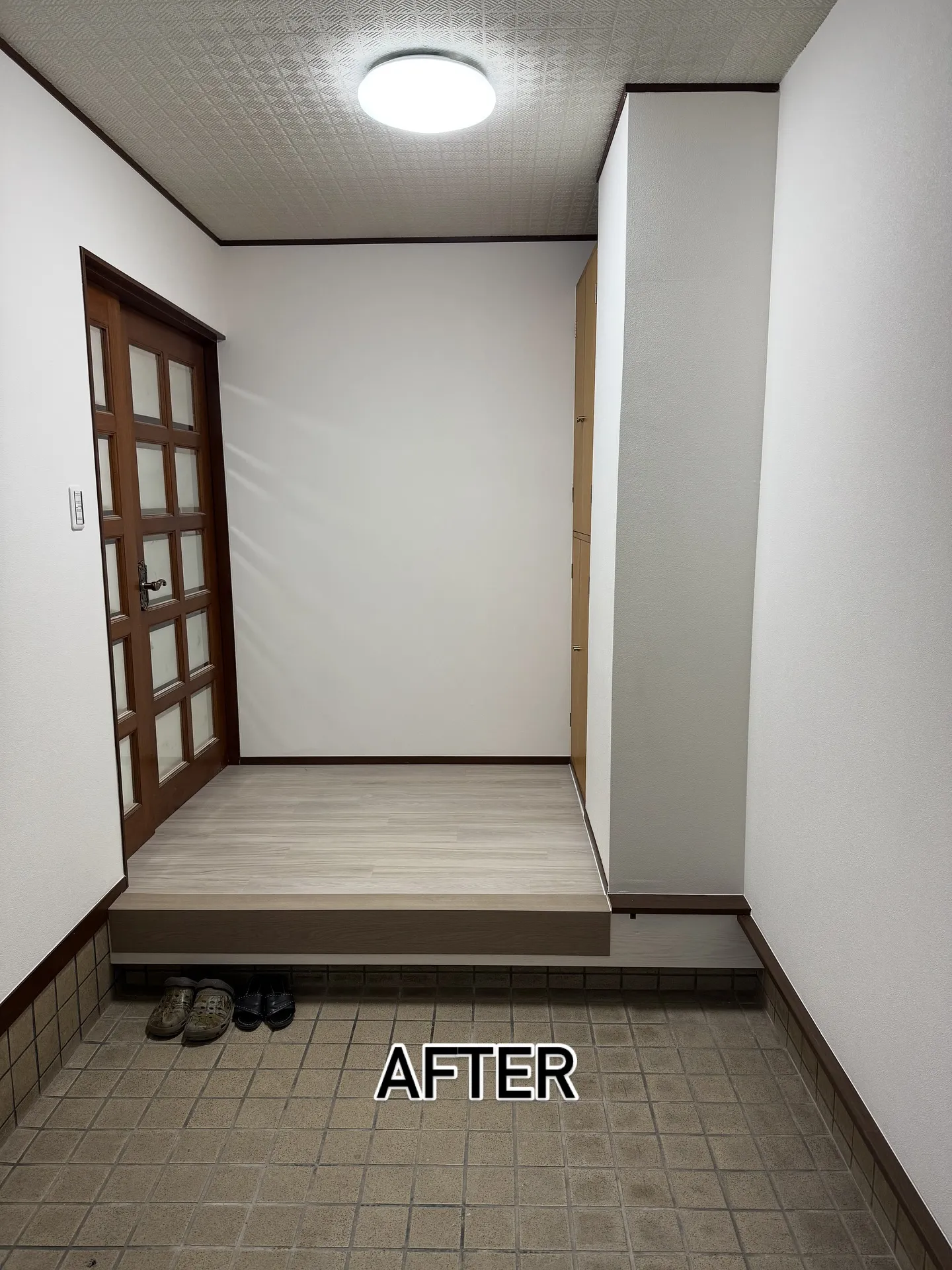 玄関周り　クロス貼り替え　フロアタイル工事