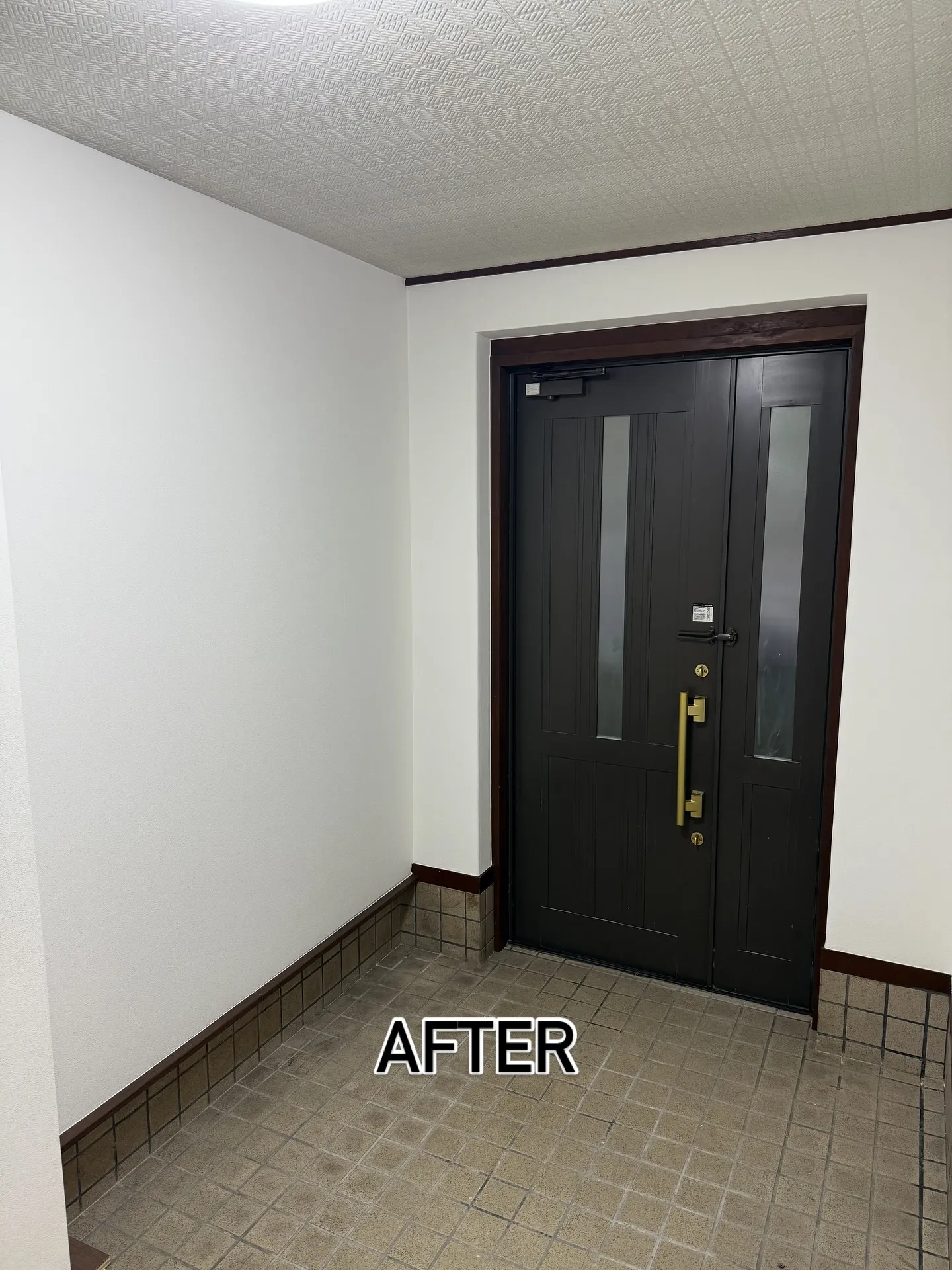 玄関周り　クロス貼り替え　フロアタイル工事