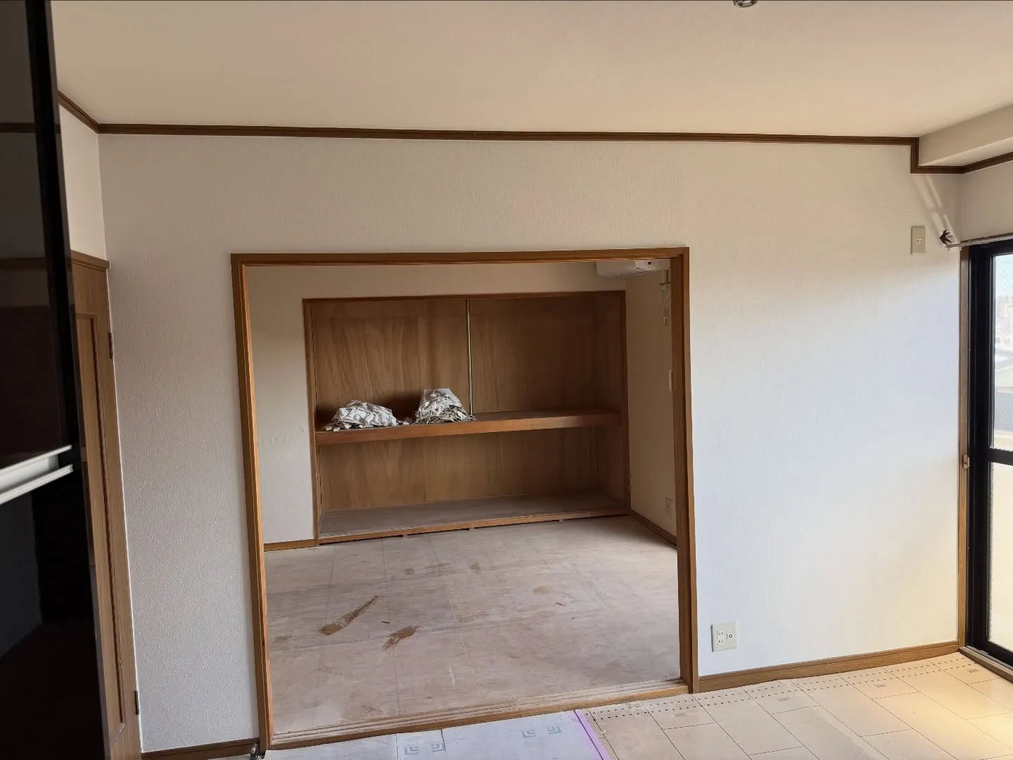 原状回復工事 クロス貼り替えお任せください。