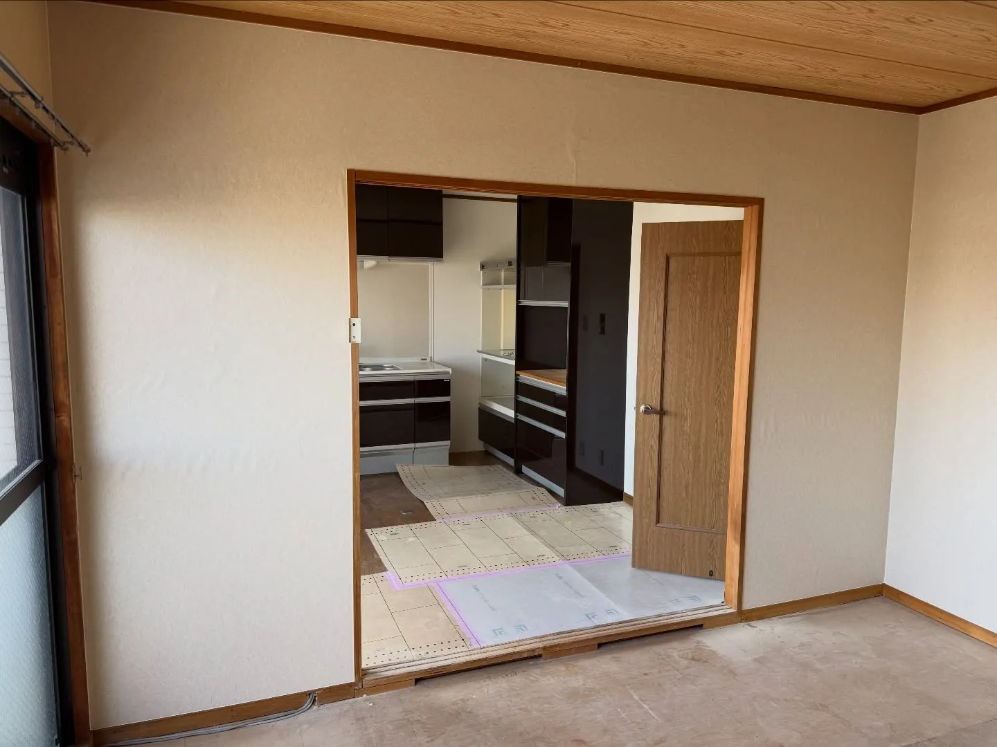 原状回復工事 クロス貼り替えお任せください。