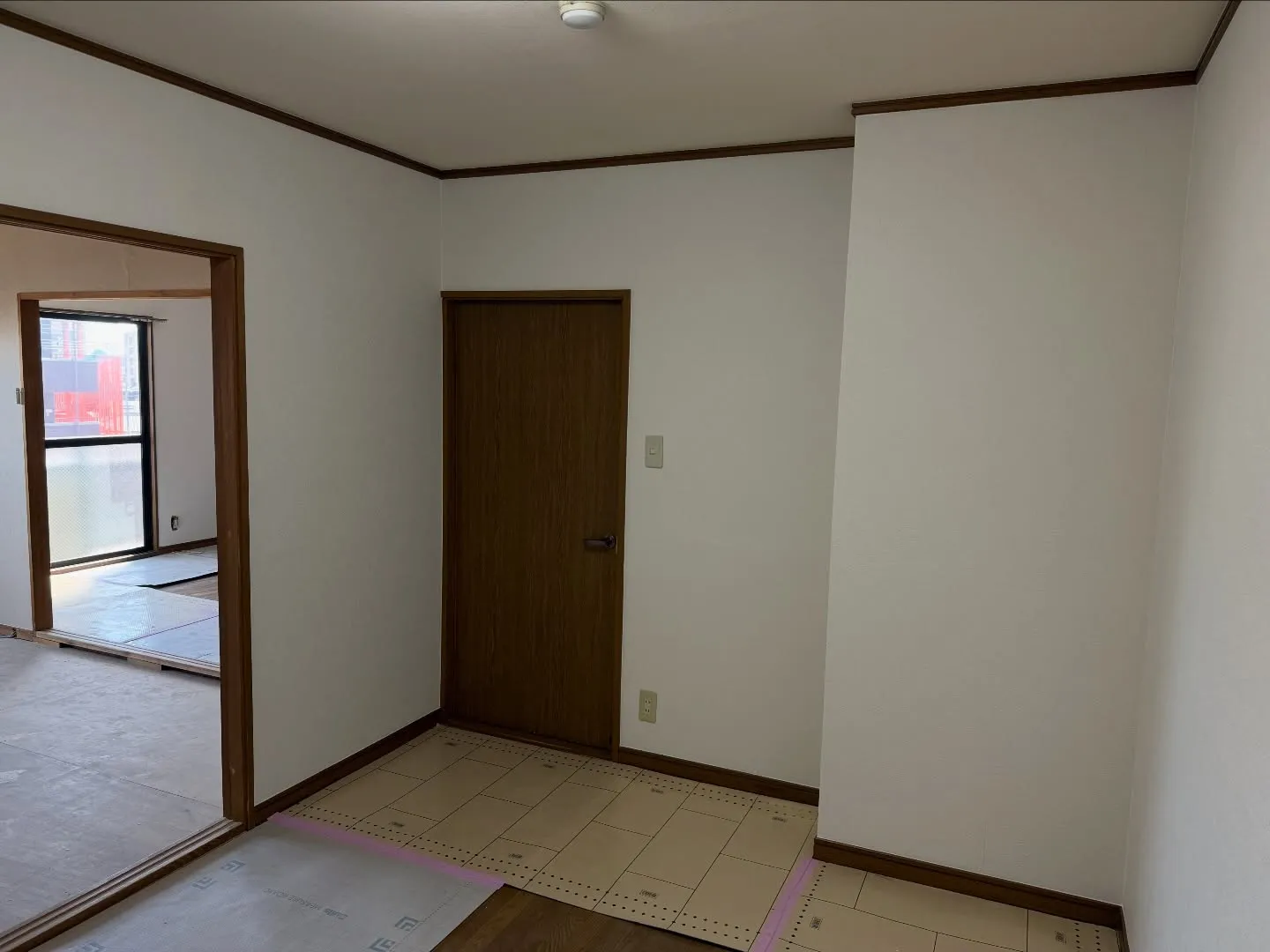 原状回復工事 クロス貼り替えお任せください。