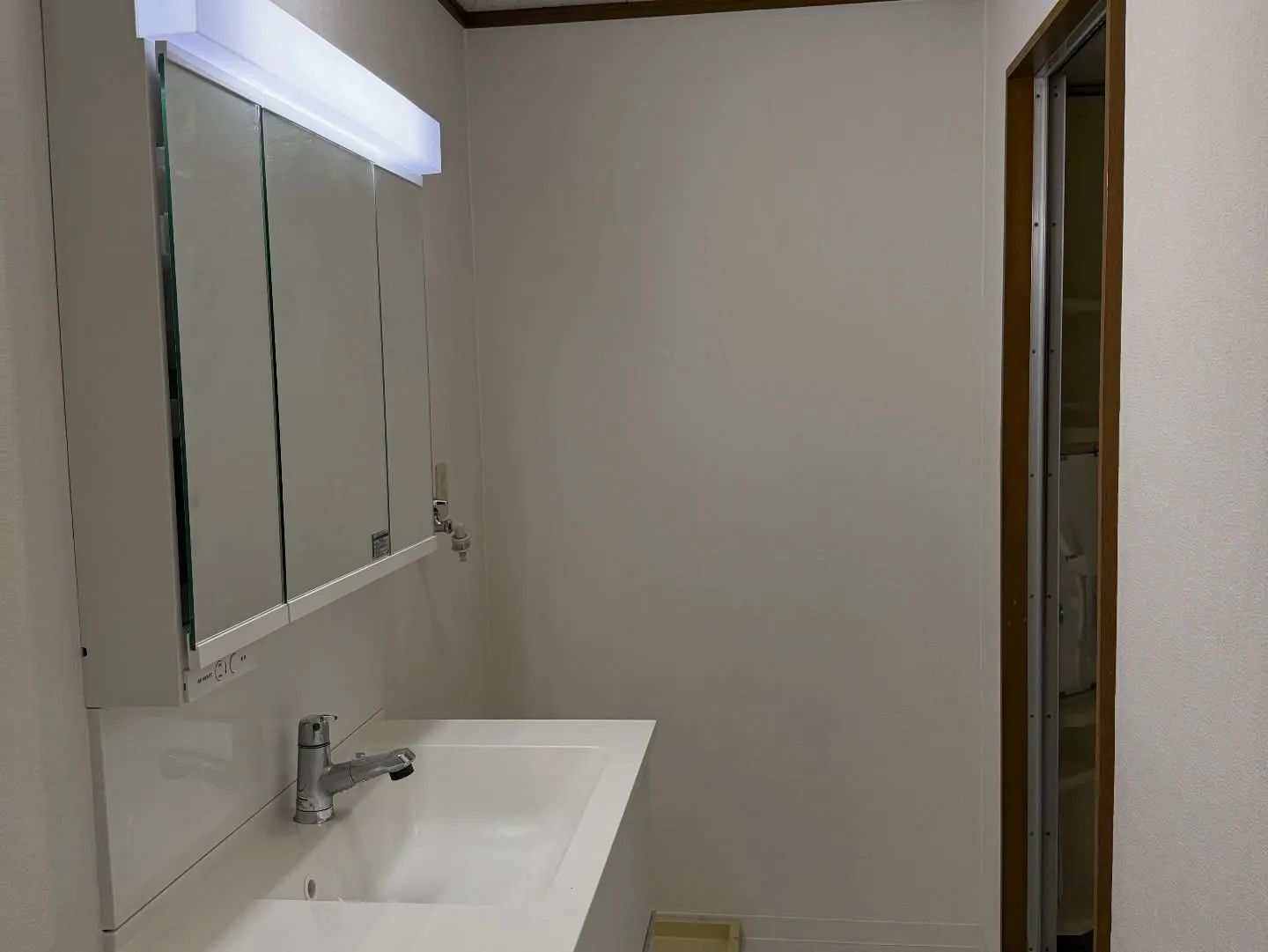 原状回復工事 クロス貼り替えお任せください。