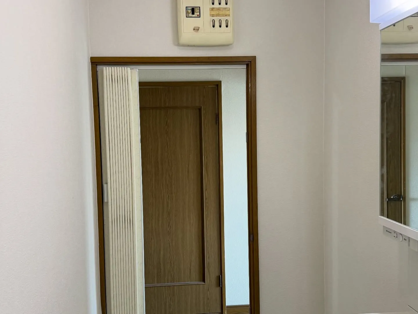 原状回復工事 クロス貼り替えお任せください。