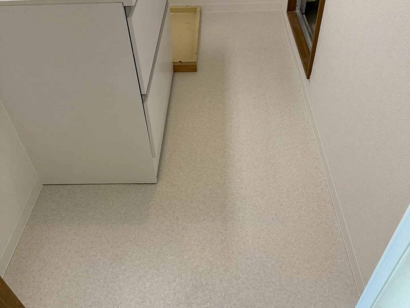 原状回復工事 クロス貼り替えお任せください。