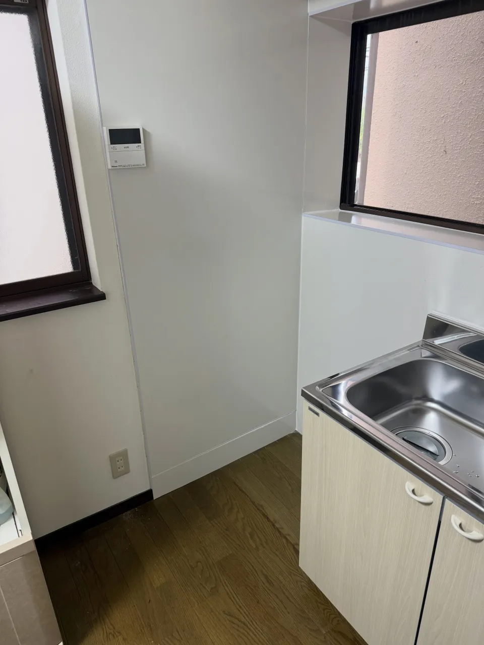 駐車場に壁を作り、仮店舗にしたいとのご相談